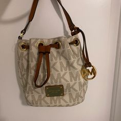 Very Cute Michael Kors Bag! Has Never Been Used, Brand New! Has A Total Of 2 Interior Pockets Along With 3 Card Slots! Michael Kors Beige Shoulder Bag With Handles, Michael Kors Beige Shoulder Bag For Errands, Michael Kors Cream Satchel Shoulder Bag, Cream Michael Kors Crossbody Shoulder Bag, Michael Kors Cream Bag For Daily Use, Cream Michael Kors Shoulder Bag, Michael Kors Cream Crossbody Shoulder Bag, Michael Kors Cream Shoulder Bag, Michael Kors Beige Bucket Bag