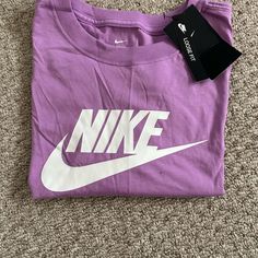 Loose Fit Nike Purple Crew Neck T-shirt, Nike Purple Tops For Spring, Nike Cotton Top With Logo, Nike Cotton Tops With Logo, Trendy Nike T-shirt For Spring, Trendy Nike Spring T-shirt, Nike Basic T-shirt For Spring, Nike Basic Spring T-shirt, Nike Tops With Logo Print For Spring