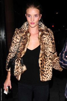 Leopard Print Outfits, Jeans Petite, Leopard Coat, Leopard Scarf, Leopard Print Coat, Print Coat