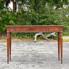 an old wooden table with two drawers on it's legs and one drawer at the top