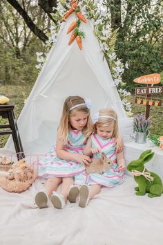 Outdoor Easter Photography, Easter Minis Photography Outdoor, Teepee Photoshoot, Easter Shoot, Spring Minis, Boho Easter