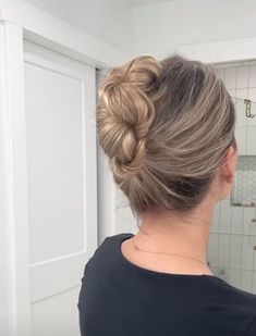 Updo For Long Thinning Hair, Travel Updo Easy Hairstyles, Easy Diy Updos For Medium Hair Wedding Hairstyle Tutorials, Hairstyles For Medium Length Straight Hair Easy, Hair Updos For Fine Hair, At Home Updos Diy Easy Hairstyles, Medium Fine Hair Updo, Easy Up Dos For Fine Straight Hair, Medium Length Fine Hair Updo Easy