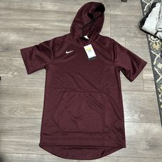 Elevate Your Basketball Game With This Nike Dri-Fit Spotlight Short Sleeve Hoodie In Men's Maroon. Designed With An Athletic Fit, This Pullover Hoodie Is Made Of Polyester Material And Features A Logo Accent. The Hoodie Comes In Size S And Is Suitable For Regular Size Types. It Has A Pullover Closure And Is Available In Red Color, Making It Perfect For Sports Enthusiasts. This Hoodie Is Versatile And Can Be Worn In Any Season, Including Summer, Fall, And Spring. It Features A Hood And Pockets, M Red Hooded Top For Sports Events, Red Sports Hoodie Top, Sporty University Red Hoodie Top, University Red Sporty Hoodie Top, University Red Crew Neck Hoodie For Sports, University Red Sporty Hooded Tops, Sporty University Red Hooded Top, Sporty Hooded Tops In University Red, Casual Dri-fit Tops For Streetwear