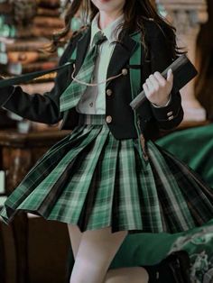 Slytherin Clothes, Slytherin Outfit, Slytherin Fashion, Hogwarts Uniform, Stile Harry Potter, Hogwarts Outfits, Egirl Clothes, Harry Potter Outfits, Harry Potter Aesthetic