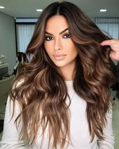 Dark Brown Hair Balayage, Brown Hair Inspo, Balayage Hair Dark, Brunette Balayage Hair, Hair With Highlights, Brown Hair Balayage, Hair Balayage, Brown Hair With Highlights