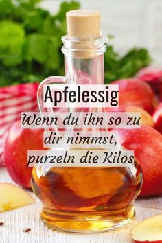 an apple cider with apples in the background and words on it that read appelsig men du inn so zu dir nimst puzzen die kilos