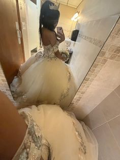 #quinceañera #afrolatina #xvaños Quince Activities, Quinceanera Tips, Quinceanera Aesthetic, Quince Outfits, Dresses For Quinceanera