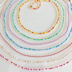 Diy Friendship Bracelets Tutorial, Popular Necklaces, Beaded Necklace Patterns, Friendship Bracelets Tutorial, Necklace Colorful, Dainty Choker, Beaded Necklace Diy, Necklace Patterns, Friendship Bracelets Diy