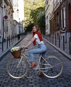 French Summer Outfits, Red Shoes Outfit, Style Parisian Chic, French Outfits, Parisian Outfits, Looks Jeans, Style Parisienne, Parisienne Chic, French Girl Style