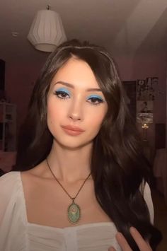 Halloween Costume Long Brown Hair, Vintage Blue Eyeshadow Look, Lana Del Rey Blue Eyeshadow, Witch Makeup Aesthetic, Love Witch Makeup, 60s Halloween Costume, Coquette Halloween Costume, Intimidating Makeup, 60s Makeup