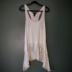 Willi Smith Brand Loose Tank Size: Small Color: Beige / Soft Cream Material: (Body) 95% Viscose + 5% Spandex (Trim) 60% Polyester + 40% Spandex Made Of A Super Soft And Movable Fabric, With An Adorable Lace Trim Detail At The Bottom. Great To Throw On Over A Bathing Suit At The Pool, Or Over A Tank Top On A Super Hot Day !! White Flowy Tank Top For The Beach, White Flowy Tank Top For Spring, Flowy White Tank Top For Spring, White Lace Trim Tank Top For Brunch, Casual White Dresses For Layering, Willi Smith, Loose Tank, Hot Day, Flowy Tank