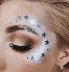 Star Face Gems Makeup, Sparkly Witch Makeup, Star Festival Makeup, Star Rave Makeup, Cute Alien Makeup Halloween, Disco Ball Face Paint, Star Gems Makeup, Rave Face Gems, Out Of This World Theme Outfit Hoco