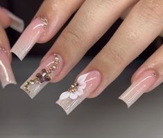 Short Quince Nails – Butterfly Nails Ideas - davidreed.co Gold Bling Acrylic Nails Short, Medium Acrylic Nail Designs, Cute Square Acrylic Nails Medium, Quince Nails Gold, Butterfly Nails Ideas, Medium Square Acrylic Nails Designs, Quince Nails Short, Promotion Nails, Medium Square Acrylic Nails