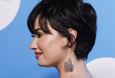 Long Pixie Haircut For Round Faces, Mixie Pixie Haircut, Demi Lovato Haircut, Demi Moore Short Hair, Demi Lovato 2022, Uniform Haircut, Demi Lovato Short Hair, Viral Haircut, Pixie Haircut Ideas