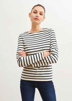 With its authentic carded cotton material, almost a sweatshirt, the MERIDAME II is a reinterpretation of the classic nautical shirt, with a more feminine form and a round neck collar for relaxed comfort. Straight fit. 100% carded cotton. Heavyweight jersey. The model is wearing a US size 6 (FR T38). Made in Saint-James, Normandy, France. Choose our best-selling MINQUIERS MODERNE (unisex fit) or MINQUIDAME (women fit) for a more lightweight, soft layering piece. Like all Saint James fabrics, our Stripes Outfit, Breton Stripe Shirt, Breton Shirt, Nautical Shirt, Sailor Shirt, Breton Stripes, Gamine Style, Striped Shirts, Stripe Outfits