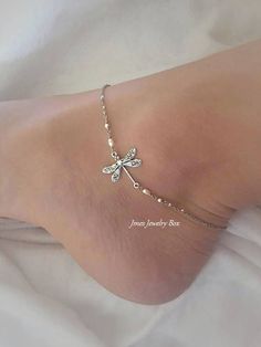 Silver dragonfly anklet with tiny freshwater pearls. Adjustable for 9-11 inches with lobster clasp *Stainless steel chain *Silver brass dragonfly *Freshwater pearls *Handmade with love <3 Like Jmesjewelrybox on Facebook for updates on new jewelry, upcoming sales and giveaways! Plus Facebook fans save 5% :D Find the coupon code on Jmesjewelrybox's cover photo https://www.facebook.com/Jmesjewelrybox Dragonfly Anklet, Hammered Silver Jewelry, Ankle Jewelry, Dragonfly Jewelry, Fine Silver Jewelry, Jewelry Organizer Box, Chain Silver, Silver Jewelry Rings, Anklet Bracelet