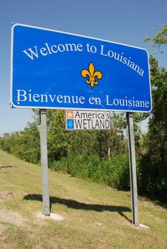 a welcome sign for the town of louisiana