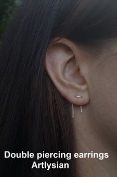 Double Mid Helix Piercing Hoop, Double Ear Piercing Ideas Simple, Two Hole Ear Piercing, Second Lobe Piercing Ideas, Earrings 2 Holes, Hole Ear Piercing, Kylie Jenner Ear Piercings, Second Lobe Piercing, 3 Lobe Piercings