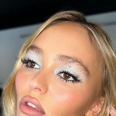 How To Have Style, Makijaż Smokey Eye, Lily Rose Depp, Lily Rose