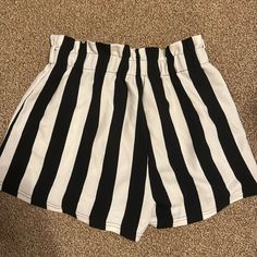 Sheen Striped Short Size Large High Waisted Never Worn Chic High Waist Striped Shorts, White High Waist Shorts For Night Out, High Waist White Shorts For Night Out, White High-waisted Shorts For Night Out, White Summer Bottoms For Night Out, Casual Black And White Bottoms For Summer, Chic Striped Shorts With Elastic Waistband, Casual White Shorts For Night Out, Striped Shorts