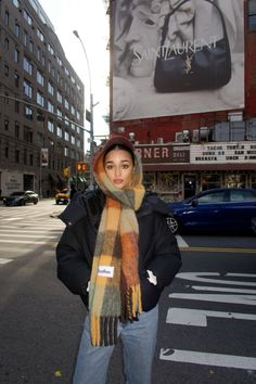 Winter Coat And Scarf Outfit, Long Coat And Scarf Outfit, Winter Outfit Photoshoot, Scarfs Outfits, Paris Outfits Winter, Chunky Scarf Outfit, Winter Scarf Outfit, London Fits, Scarf Outfit Winter