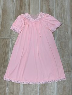 "This is an adorable Shadowline babydoll nightgown and matching robe set! Lace trim on both pieces. Robe has a cute little pocket in front. Robe is size Medium and nightgown is size Small - though the sizing is different, they fit perfectly together. Nightgown measurements while laying flat: Bust 18\" or 36\" around Waist 23.5\" Hem 33\" Length 40\" Robe measurements while laying flat: Bust: 24\" or 48\" around Waist: 27\" Hem: 33\" Length: 40\" (Model shown is 6 feet tall and wears a size 6/8 d Solid Dresses With Lace Trim For Daywear, Solid Color Dresses With Lace Trim For Daywear, Solid Daywear Dresses With Lace Trim, Feminine Lace Trim Nightgown For Sleepovers, Feminine Lace Trim Dress For Pajama Party, Short Sleeve Lace Trim Sleepwear For Home, Spring Coquette Sleep Dress, Short Sleeve Solid Dress With Lace Trim, Solid Dress With Lace Trim And Short Sleeves