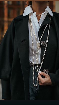 Black Dress Pearl Necklace Outfit, Wearing Pearls, Family Jewels, December 23, Dolce E Gabbana