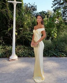 Bright Weddings, Natalie Rolt, Fancy Stuff, Black Tie Wedding Guests, Classy Prom Dresses, Wedding Flower Girl Dresses, Ball Gowns Evening