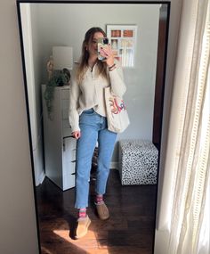 Ugg slipper Razz Slipper Outfits, Ugg Tasman Slippers Outfit Aesthetic, Tasman Uggs Outfits Aesthetic, Slipper Outfit Casual, Uggs Classic Slipper Outfit, Outfit Inspo With Ugg Tasman, Tasman Regenerate Outfit, Driftwood Uggs Outfit, Ugg Tazz Vs Tasman