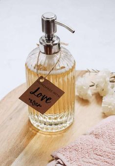 Diy Bubble Bath Recipe, Bubble Bath Recipe, Homemade Bubble Bath, Unscented Body Wash, Diy Bubble Bath, Homemade Bubbles, Colored Bubbles, Homemade Shampoo, Bath Recipes