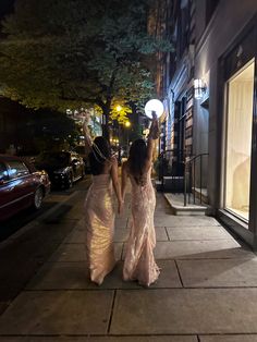 Prom, prom pics, prom pic inspo, pic inspo, night prom, street pics, street photos, friend prom pics, prom pics with friends, aesthetic, prom aesthetic, prom night aesthetic, prom friends aesthetic, bridesmaids, bridesmaids pics, bridesmaids pic inspo, bridesmaids aesthetic prom inspiration Dress Pic Poses, Prom Estetic, Prom Aestethic, Prom Dresses Over The Top, Prom Pic Aesthetic, Prom Inspo Aesthetic, Pretty Prom Pictures, Bestie Prom Poses, No Face Prom Pics