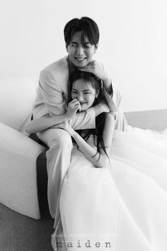 Japan Wedding Photoshoot, Korean Photoshoot Couple, Studio Prewedding Photo Ideas, Asian Wedding Photos, Prewedding Photography Studio, Wedding Studio Photography, Japan Prewedding, Korean Prewedding Photography, Wedding Preparation Photos