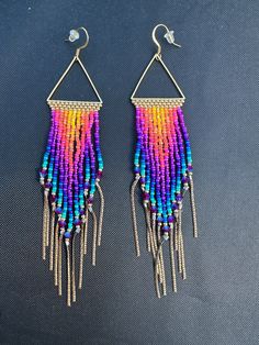 Boho sunrise fringe earrings;-). These earrings are so fun and light. there is 1" on vintage German chain swaying on the bottom 🤗 Boho Sunrise, Beaded Things, Earrings Patterns, Fringe Earrings, Seed Bead, Beaded Earrings, Seed Beads, Jewelry Earrings Dangle, Beading