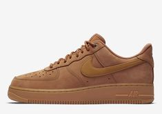 Brown Nike Air, Hiking Style, New Nike Air Force, Gold Money, Tenis Nike, Mens Athletic Shoes, Hiking Fashion, Nike Air Force 1 07, Nike Air Force 1 Low