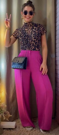 Elegante Casual, Pink Pants, Casual Work Outfits, Colourful Outfits, Business Casual Outfits, Mode Inspiration, Work Attire, Work Fashion