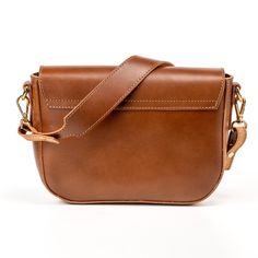 This women's shoulder bag combines style and functionality, perfect for every occasions. The modern design is enriched by a brass swivel lock, which adds a touch of elegance, allowing you to keep your personal belongings safe. The shoulder strap ensures optimal comfort, fitting perfectly around it. This bag is the ideal accessory to complete every outfit with style. Made with Vegetable Tanned Leather  Fashion Design for every kind of Elegance Vegetable Tanned Leather Poems Beautiful, Women Accessories Bags, Jewelry Ring Box, Gifts For New Mums, Pearl Jewellery Earrings, Vegetable Tanned Leather, Gifts For New Moms, Shoulder Bag Women, Gifts For Mum