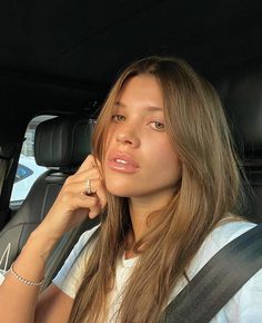 Sofia Richie Brunette, Sofia Richie Brown Hair, Sofia Richie Hair, Hair Winter, Brunette Hairstyles, Dark Hair With Highlights, Hair Things, Spring Hair Color