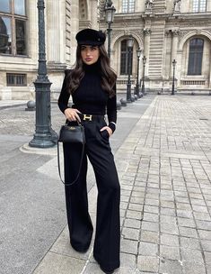 Paris Business Casual, 40 Women Fashion, Autumn France Outfits, Berrets Outfits Winter, Paris Outfits February, Paris Vogue, Italy Aesthetic Outfit Fall, Paris Outfit December, Milano Outfit Autumn