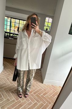 Snake Trousers Outfit, Printed Trousers Outfit, Snake Print Dress Outfit, Snake Print Pants Outfit, Snake Print Trousers Outfit, Print Pants Outfit, Satc Outfits, Snake Print Outfit, Zara Snake Skin Skirt