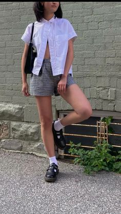 Styling Short Sleeve Button Up, Futch Fashion Summer, Short Sleeve Button Up Shirt Outfit, Button Up Short Sleeve Shirt Outfit, Sky Blue Shirt Women Outfit, Futch Outfits, Futch Aesthetic, Futch Fashion