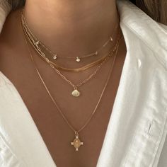 Sloane Necklace – LE sensor Necklace Combos, Jewelry Combos, Room Interior Ideas, Outfit Aesthetics, Paperclip Necklace, Seashell Pendants, Nails Today, Figaro Chain Necklace, Great Nails