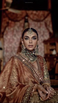 Latest Jewellery Bride Looks Inspiration Indian, Chunni Ceremony Outfit, Indian Bridal Outfits Sabyasachi, Indian Bride Hair Down, Indian Inspired Wedding Dress, Indian Bridal Aesthetic, Sabyasachi Photoshoot, Sabyasachi Sarees Brides, Bridal Shoot Indian