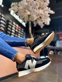 Trending Sneakers New Balance, Otbt Sneakers, Trainers Women 2023, Women’s New Balance Shoes Outfit, Woman’s New Balance Outfit, Women’s New Balance 327 Outfit, Women’s Tennis Shoes Fall 2024, Fab Shoes, Pretty Shoes Sneakers