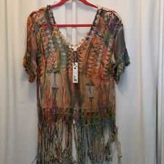 Brand: It Girl Item: Crochet Fringe Trim Hem Top Size: S Color: Multicolor Front/Natural Back Condition: New W/Tag Remarks: Short Sleeve; Acrylic/Polyester Blend; Delicate Wash.Bin#3 I Only Offer Clean, Undamaged Merchandise As Stated In Each Description. Shipments Are Packed And Moving To You Generally Within 24 Hours Of Payment, Sometimes The Same Day! I Utilize The Cheapest Shipping Manner Possible To Save You Even More. Finally, Thank You For Stopping By. Bohemian Short Sleeve Tops For Beach Party, Bohemian Tops For Spring Beach Party, Hippie Beach Tops With Crochet Trim, Multicolor Short Sleeve Top For Beach Party, Colorful Beachwear Tops For The Beach, Hippie Crochet Trim Tops For Summer, Beachy Multicolor Tops For Vacation, Bohemian V-neck Top For Beach Party, Colorful Bohemian Summer Tops