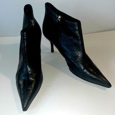 Vintage Gucci Gg Monogram Black Leather Ankle Bootie With Pointed Toe And Zipped Side. Pre-Owned With Some Signs Of Wear At Toe (See Pics). 3 Inch Heel. Narrow Insole. Size 8.5b. Runs Small. Made In Italy. Gg Monogram, 3 Inch Heels, Ankle Bootie, Gucci Black, Gucci Shoes, Vintage Gucci, Ankle Booties, Bootie, Bootie Boots