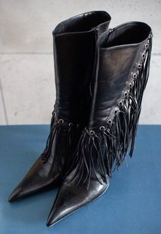 Pointy Toe Boots Outfit, Pointy Boots, Styling Clothes, Dream Wishlist, Gianmarco Lorenzi, Dr Shoes, Twinkle Toes, Western Chic