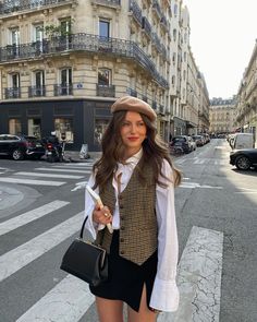 Loafer With Heel Outfit, Dress Like A European Woman Casual, Winter In Paris Fashion, Outfits To Paris, Germany Style Outfits, Paris Outfits May, Rich French Woman Aesthetic, Paris Girl Style, Feminine Classy Outfits