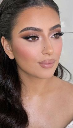 Half Prom Makeup, Smoky Liner Wedding Makeup, Bridal Brown Smokey Eye, Soft Glam Bride Makeup Brown Eyes, Wedding Makeup For Brown Eyes Winged Eyeliner, Ivory Dress Makeup Ideas, Champagne Bridesmaid Dresses Makeup, Professional Makeup Looks Natural, Bridal Brown Eyes Makeup