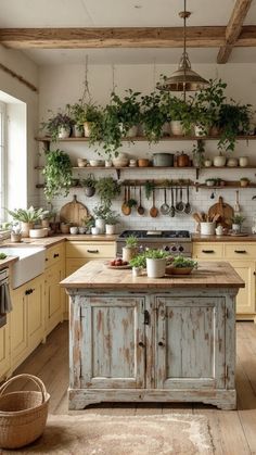 Step into beautiful French country kitchens with vintage touches and warm elegance 🪴🥖. Ideal for a space that feels like home! Rustic Country Kitchen Designs, French Countryside Kitchen, French Country Interior Design, Rustic French Kitchen, Breakfast Nook Furniture, French Cottage Kitchen, Nook Furniture, Inspiring Kitchens, Vintage French Kitchen