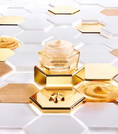 Guerlain Abeille Royale Eye Cream | News | BeautyAlmanac Dry Eyes Causes, Homemade Face Cream, Creme Anti Age, Wrinkle Cream, Moisturizing Body Wash, Eye Health, Anti Aging Cream, Skin Cream, Facial Care